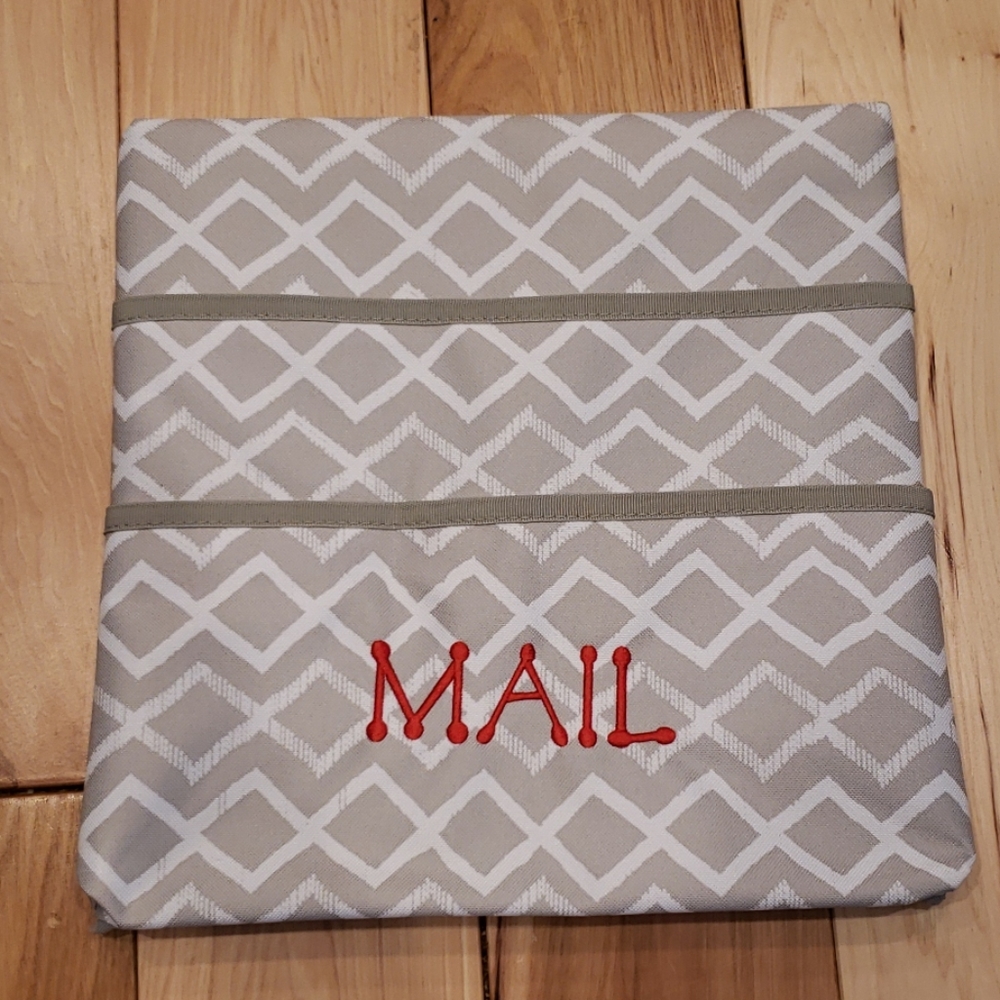 Thirty One 3 pocket mail organizer